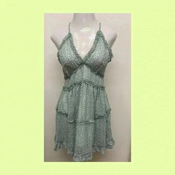 🆕 Sage Mini dress with crossed straps L🆕 - Picture 3 of 10